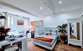 Studio Aux Pieds Des Parfumeries